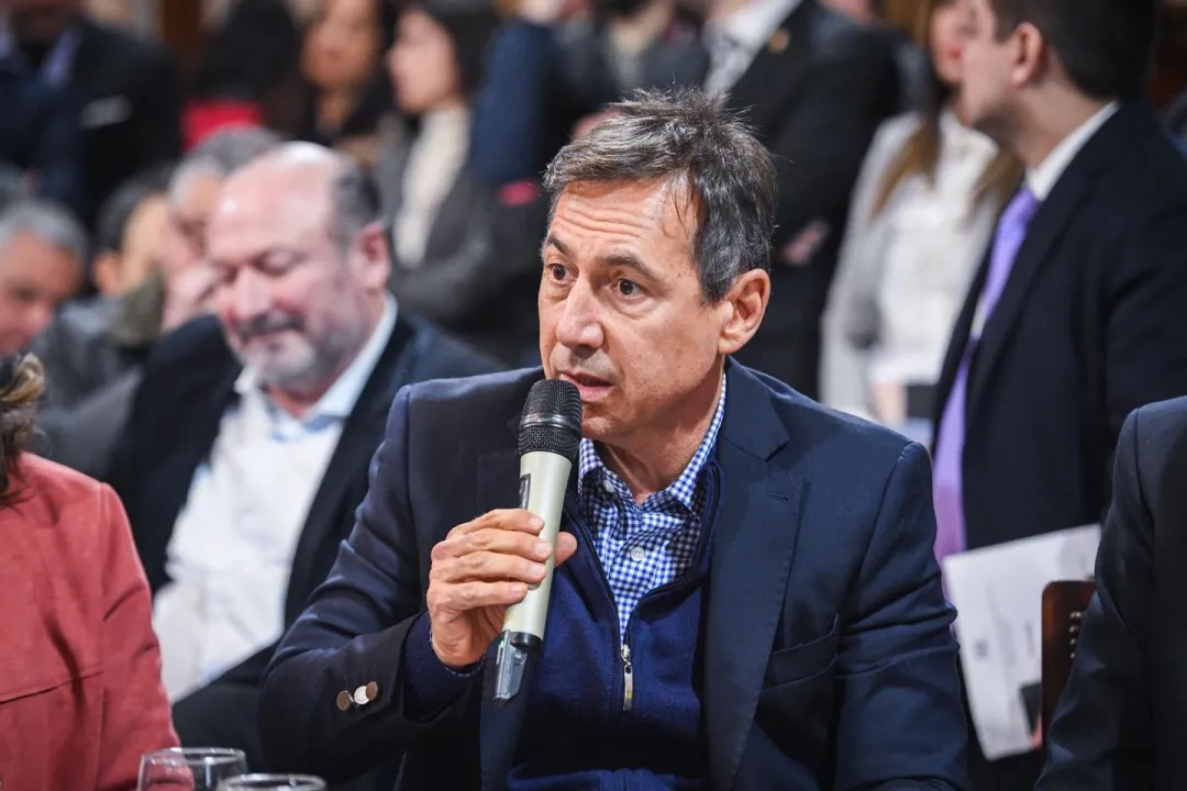 naidenoff luis.jpg